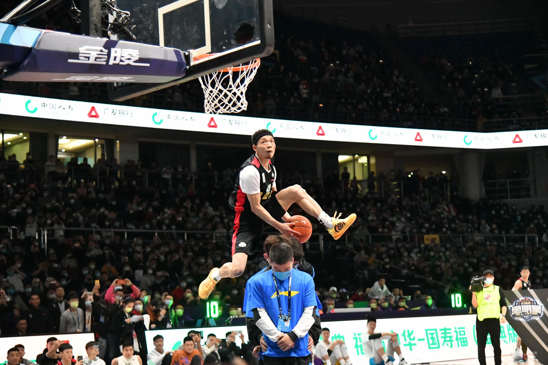 随着比赛落 随着比赛落